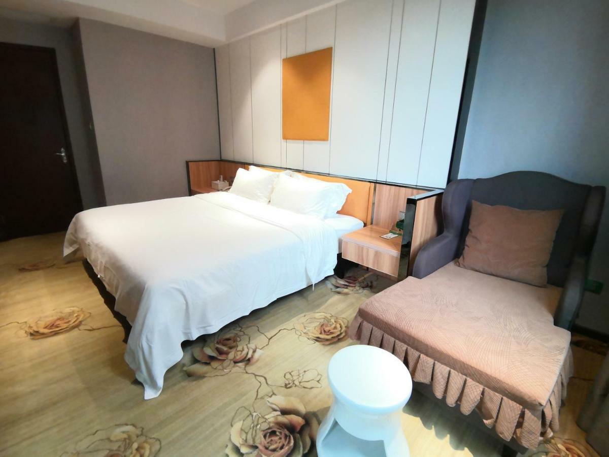 Huanyu Hotel 3*